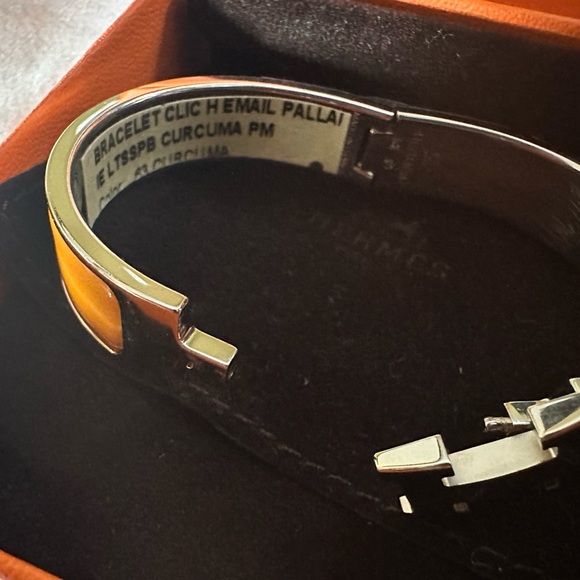 100% Authentic HERMÈS Accessories Clic Clac PM Bracelet Bangle Orange x Silver - Picture 7 of 8